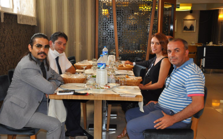 Nusr-et restoranları işletmecisi erzurumlu Sn. Nusret Gökçe'nin kardeşi Sn. Özgür Gökçe | Mga